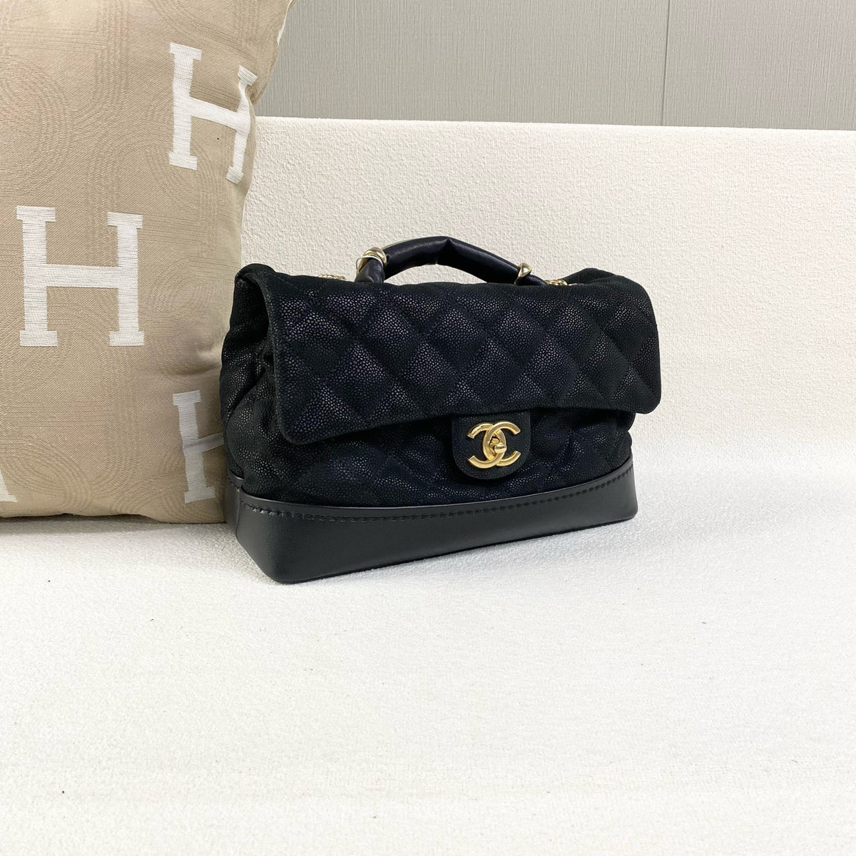 Chanel - Bombay Top Handle Flap Bag - Leather - Black - (medium)