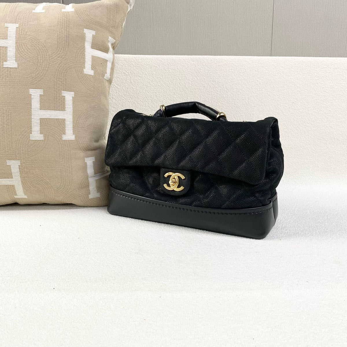 Chanel - Bombay Top Handle Flap Bag - Leather - Black - (medium)