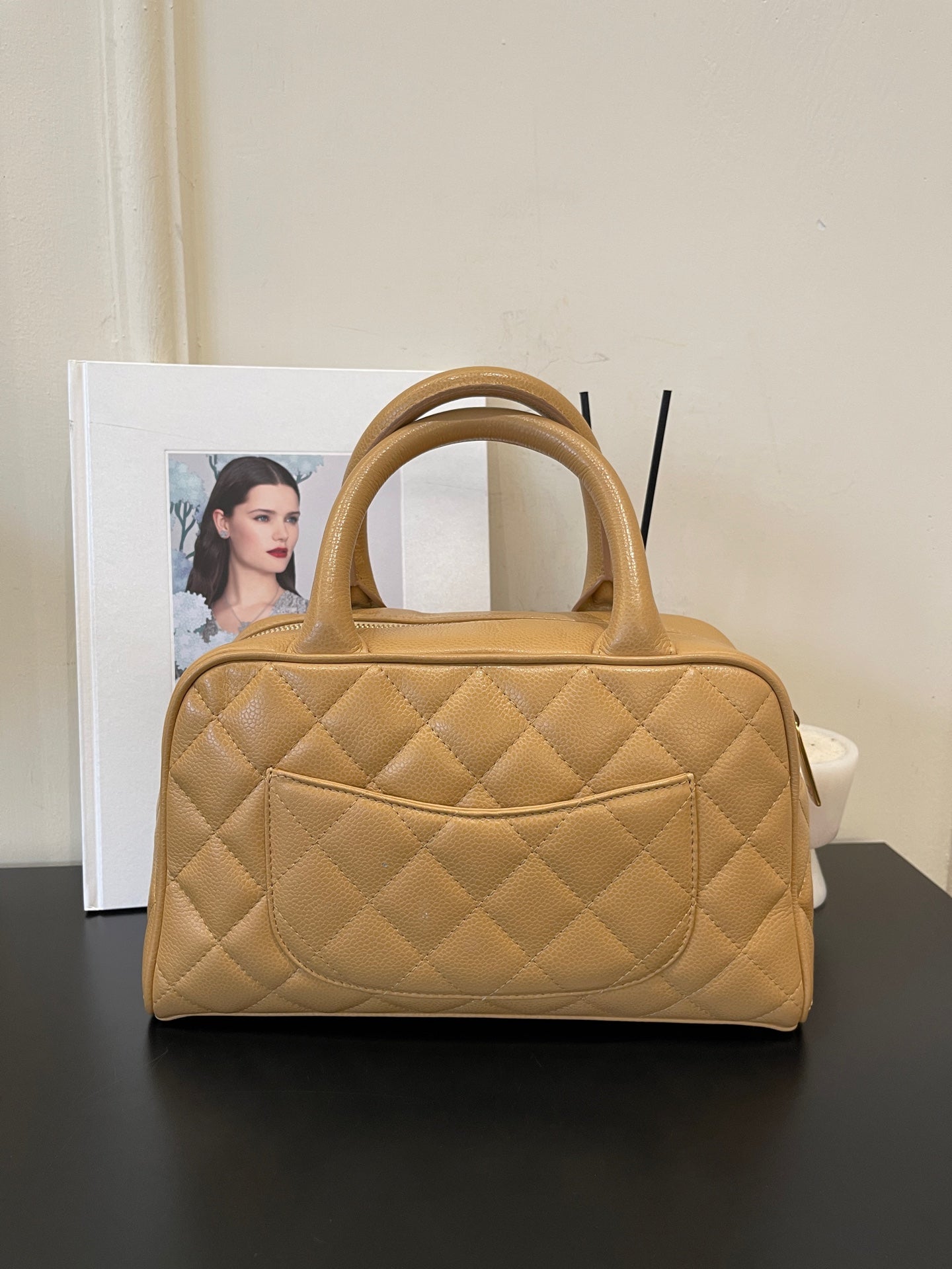 Chanel - Bowling bag - Leather - Beige - (medium)