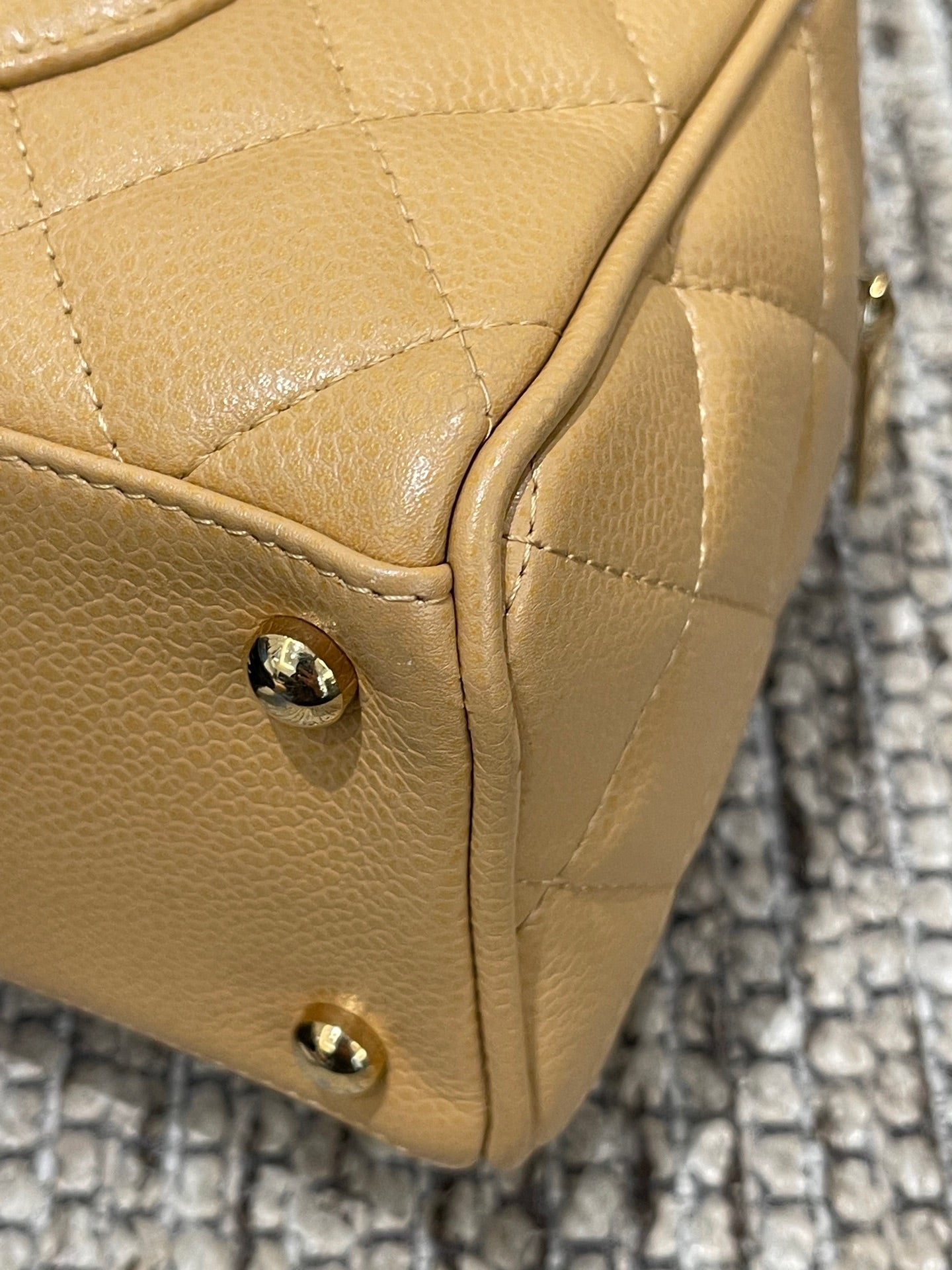 Chanel - Bowling bag - Leather - Beige - (medium)