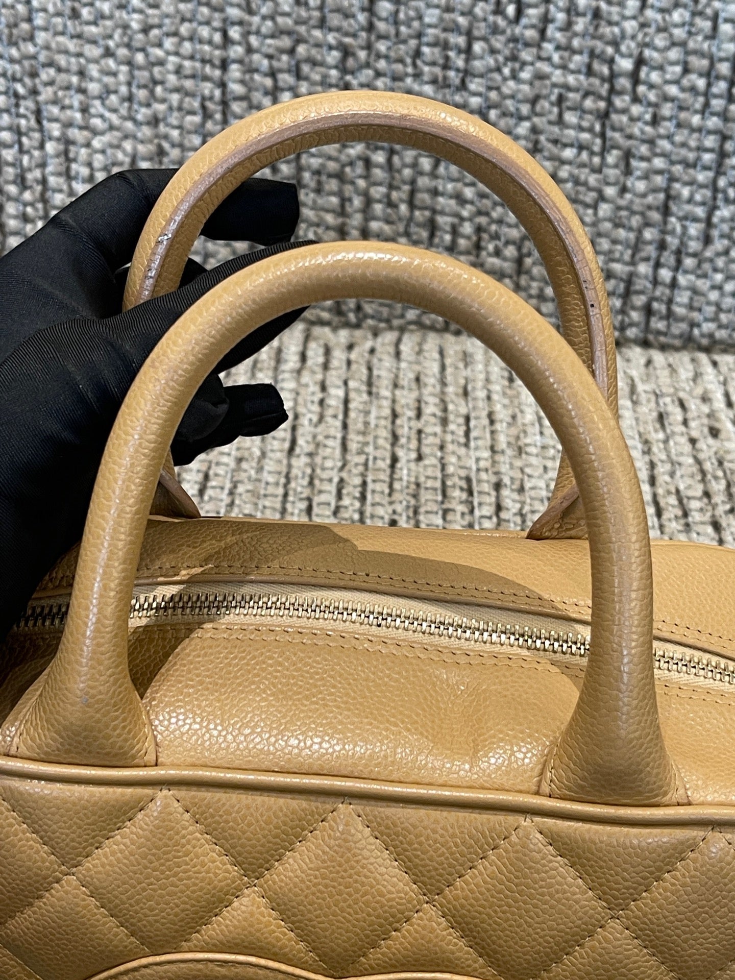 Chanel - Bowling bag - Leather - Beige - (medium)