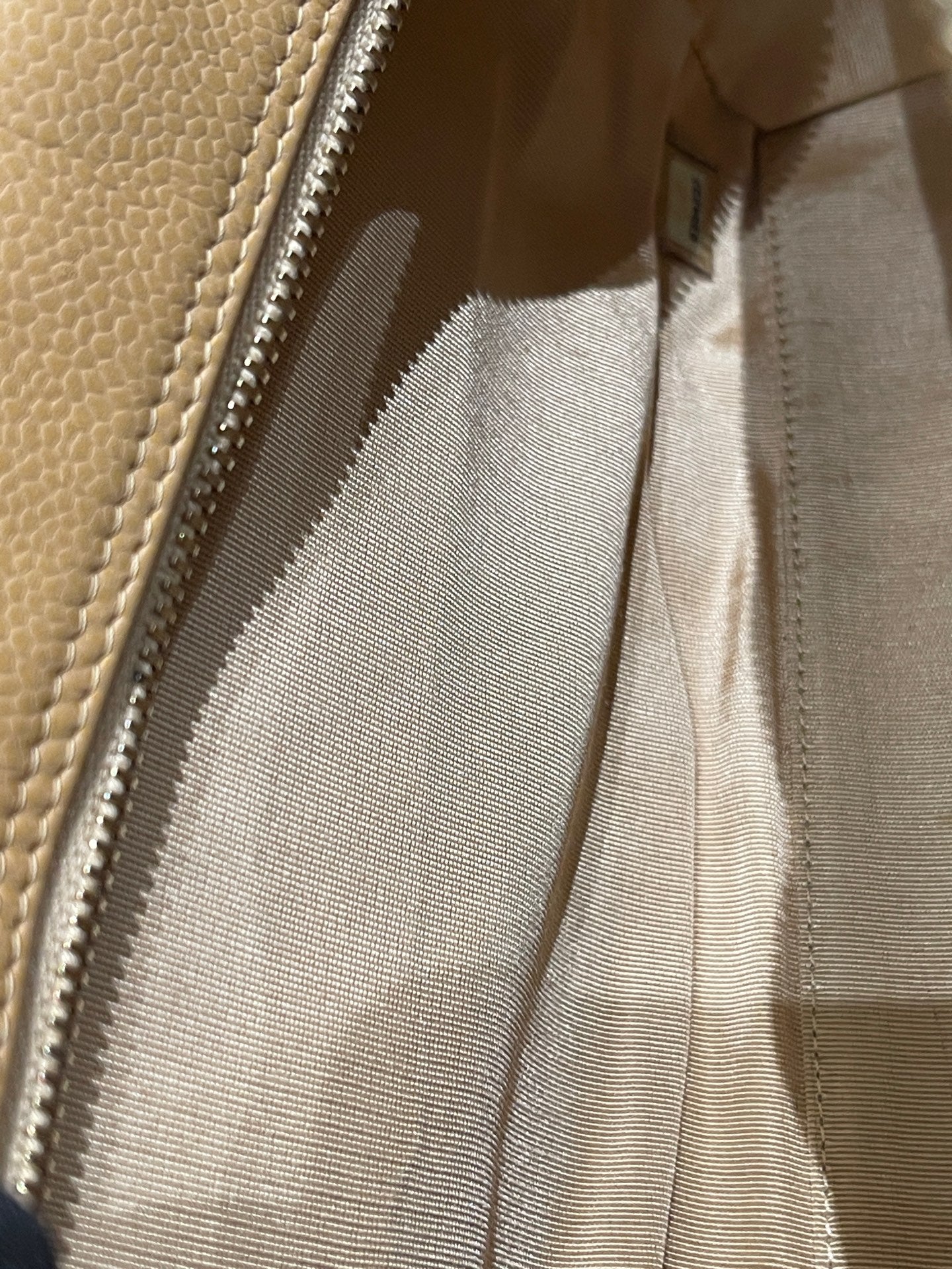 Chanel - Bowling bag - Leather - Beige - (medium)