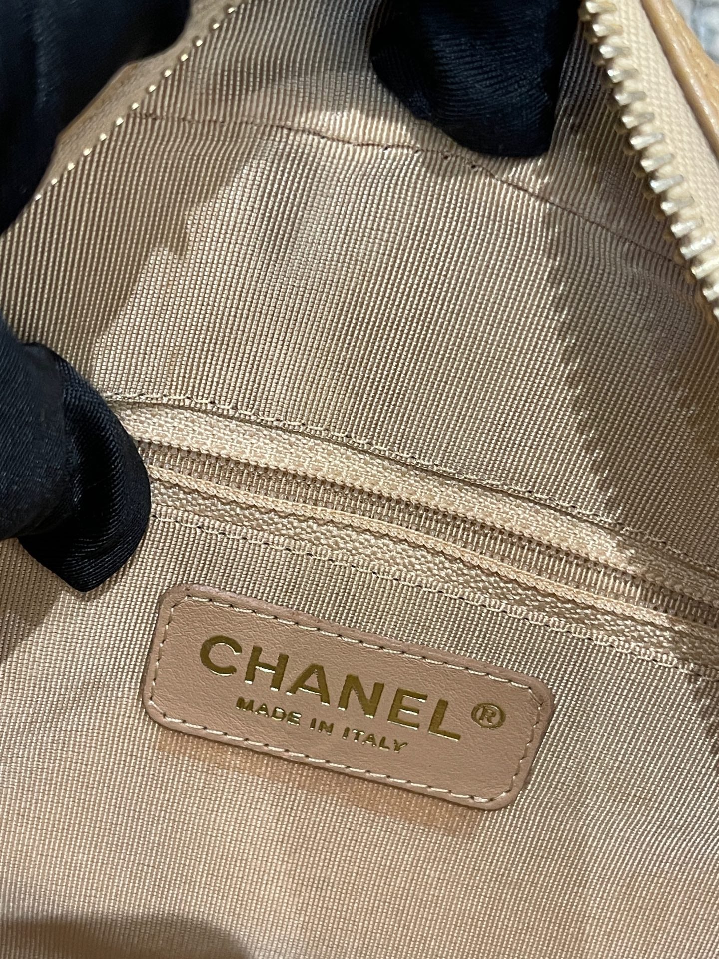 Chanel - Bowling bag - Leather - Beige - (medium)