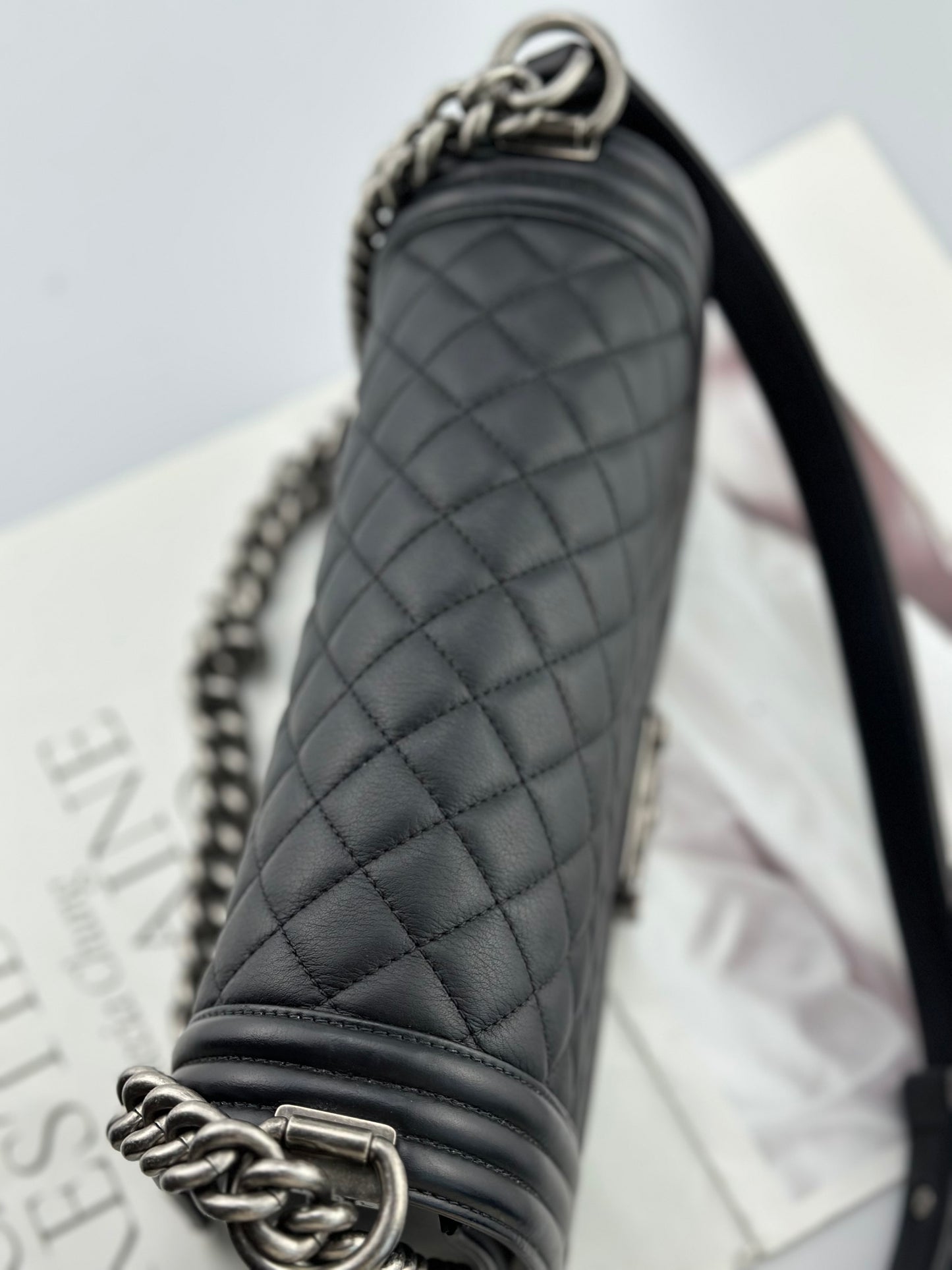 Chanel - Boy Bag - Calfskin leather - Black - (Medium)