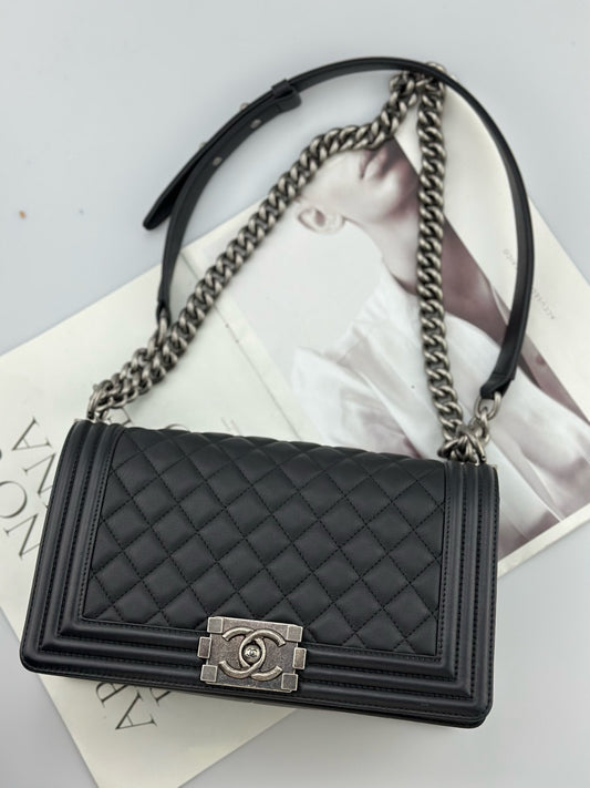 Chanel - Boy Bag - Calfskin leather - Black - (Medium)