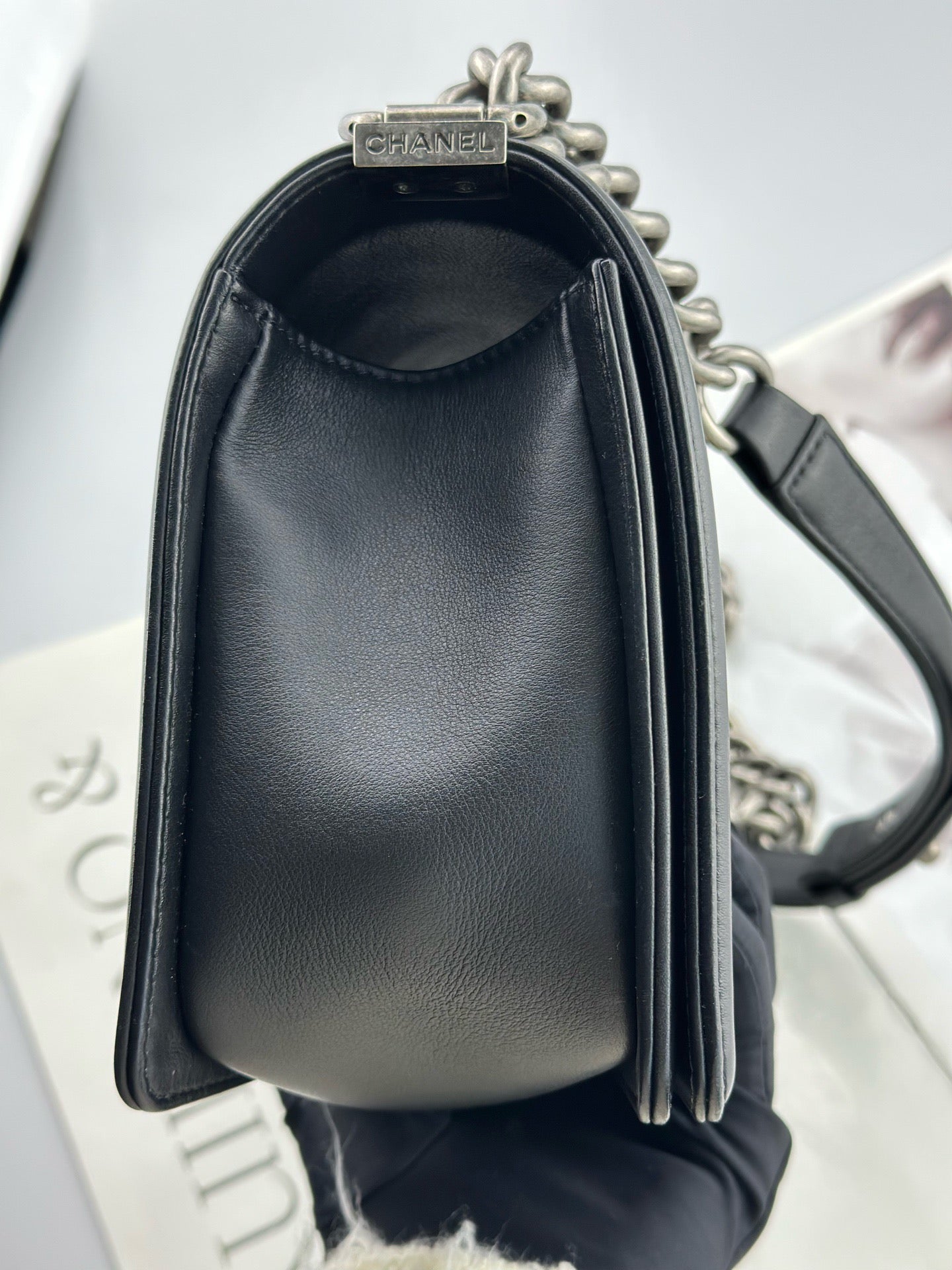 Chanel - Boy Bag - Calfskin leather - Black - (Medium)