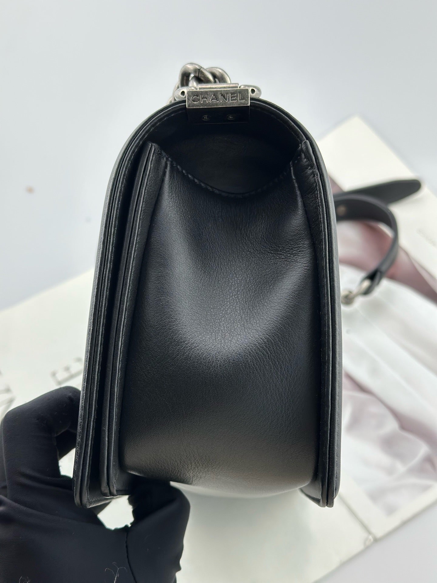 Chanel - Boy Bag - Calfskin leather - Black - (Medium)