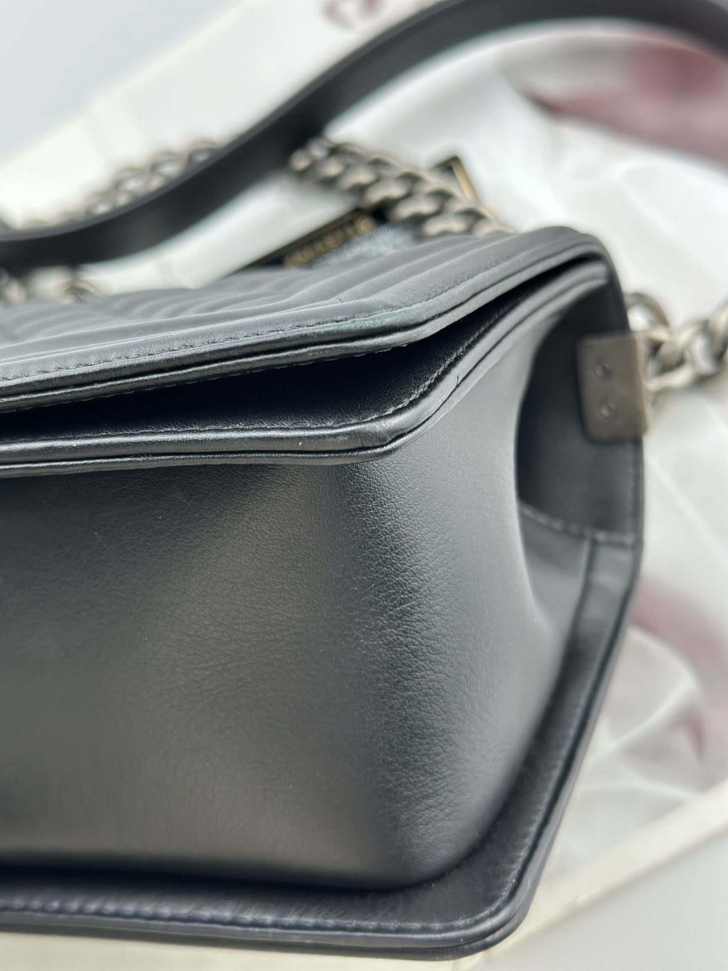 Chanel - Boy Bag - Calfskin leather - Black - (Medium)