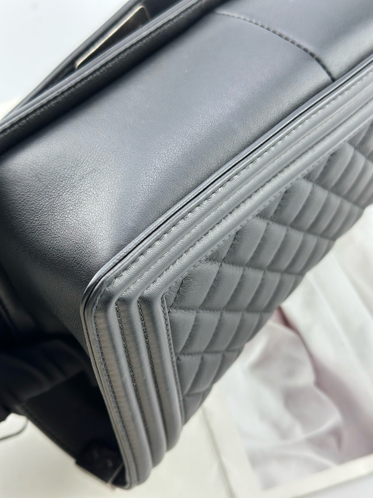 Chanel - Boy Bag - Calfskin leather - Black - (Medium)