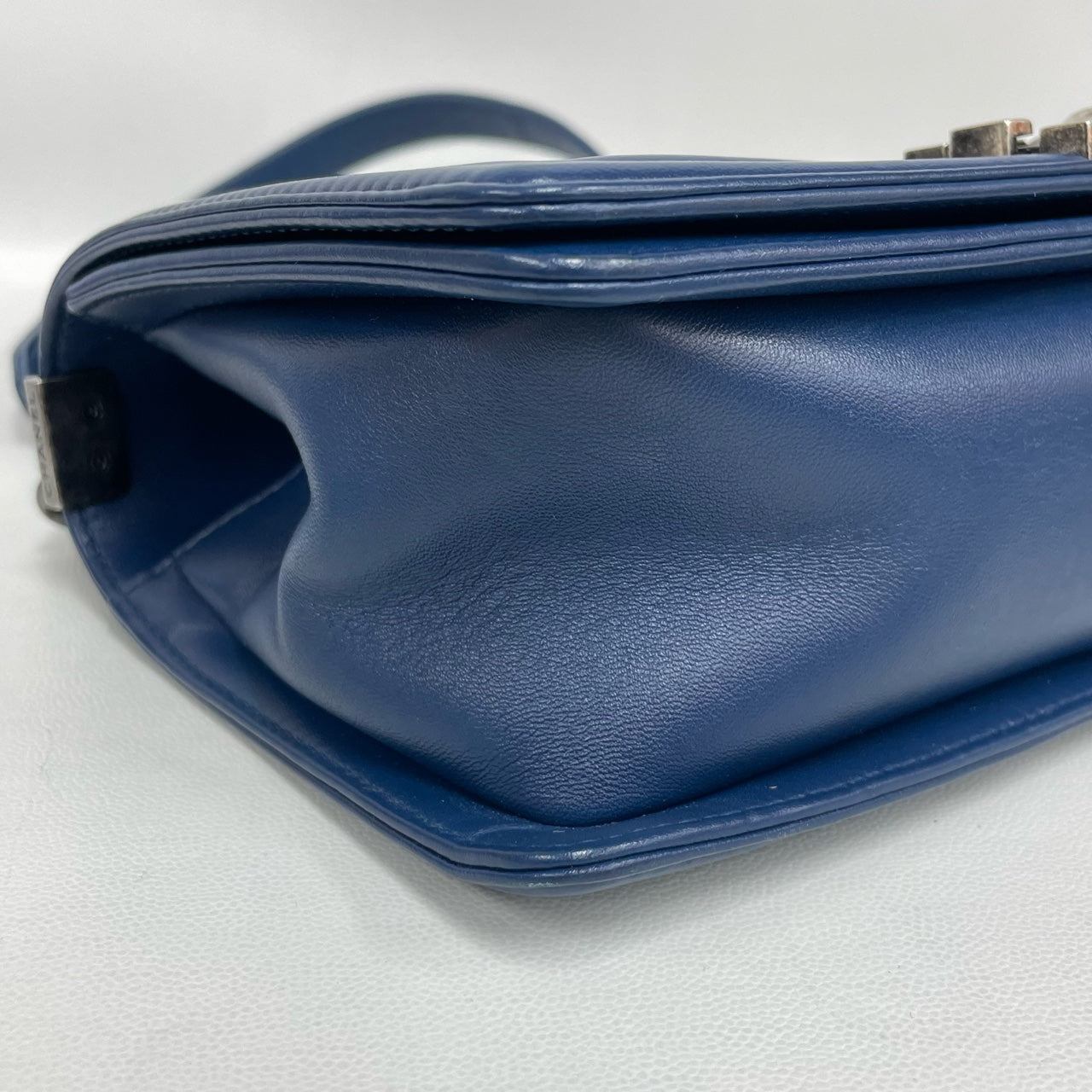 Chanel - Boy Bag - Calfskin leather - Blue - (Medium)