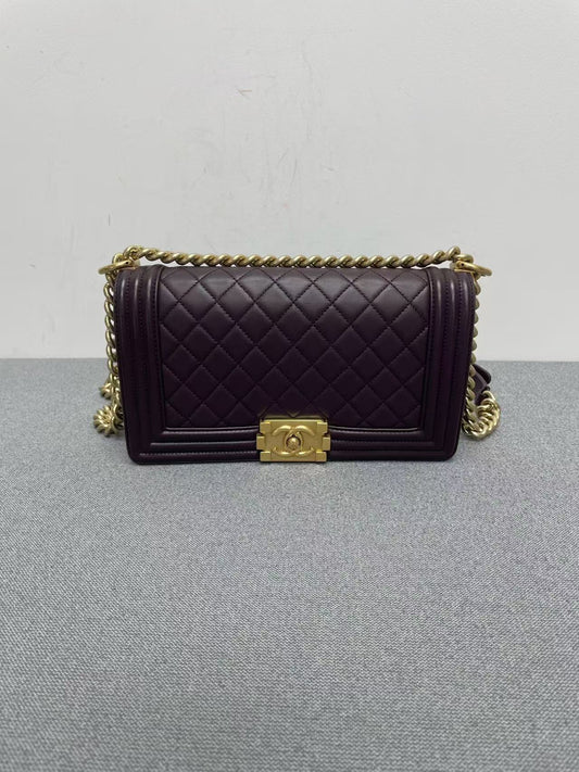 Chanel - Boy Bag - Calfskin leather - Burgundy with Gold-Tone Hardware - (Medium)