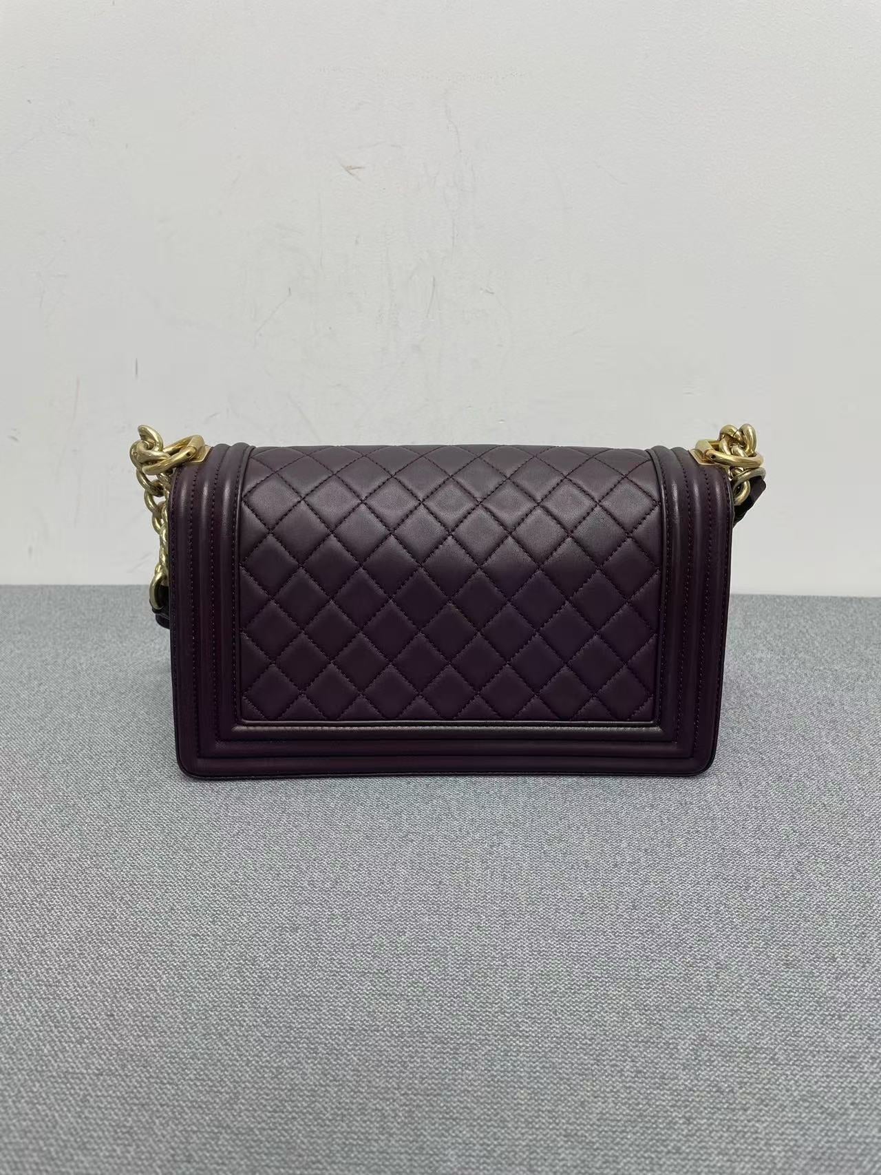 Chanel - Boy Bag - Calfskin leather - Burgundy with Gold-Tone Hardware - (Medium)