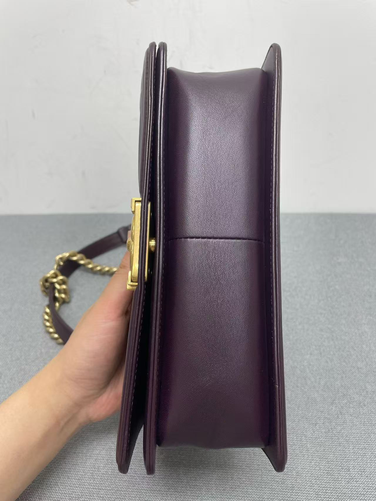 Chanel - Boy Bag - Calfskin leather - Burgundy with Gold-Tone Hardware - (Medium)