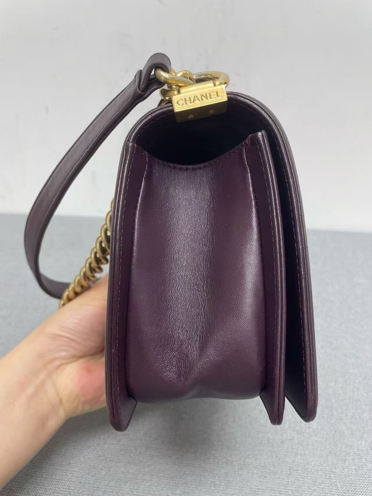 Chanel - Boy Bag - Calfskin leather - Burgundy with Gold-Tone Hardware - (Medium)