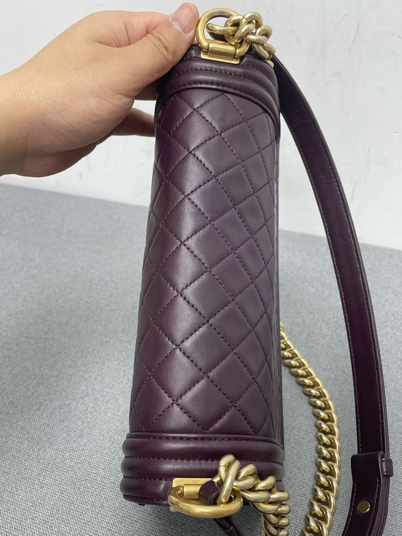 Chanel - Boy Bag - Calfskin leather - Burgundy with Gold-Tone Hardware - (Medium)