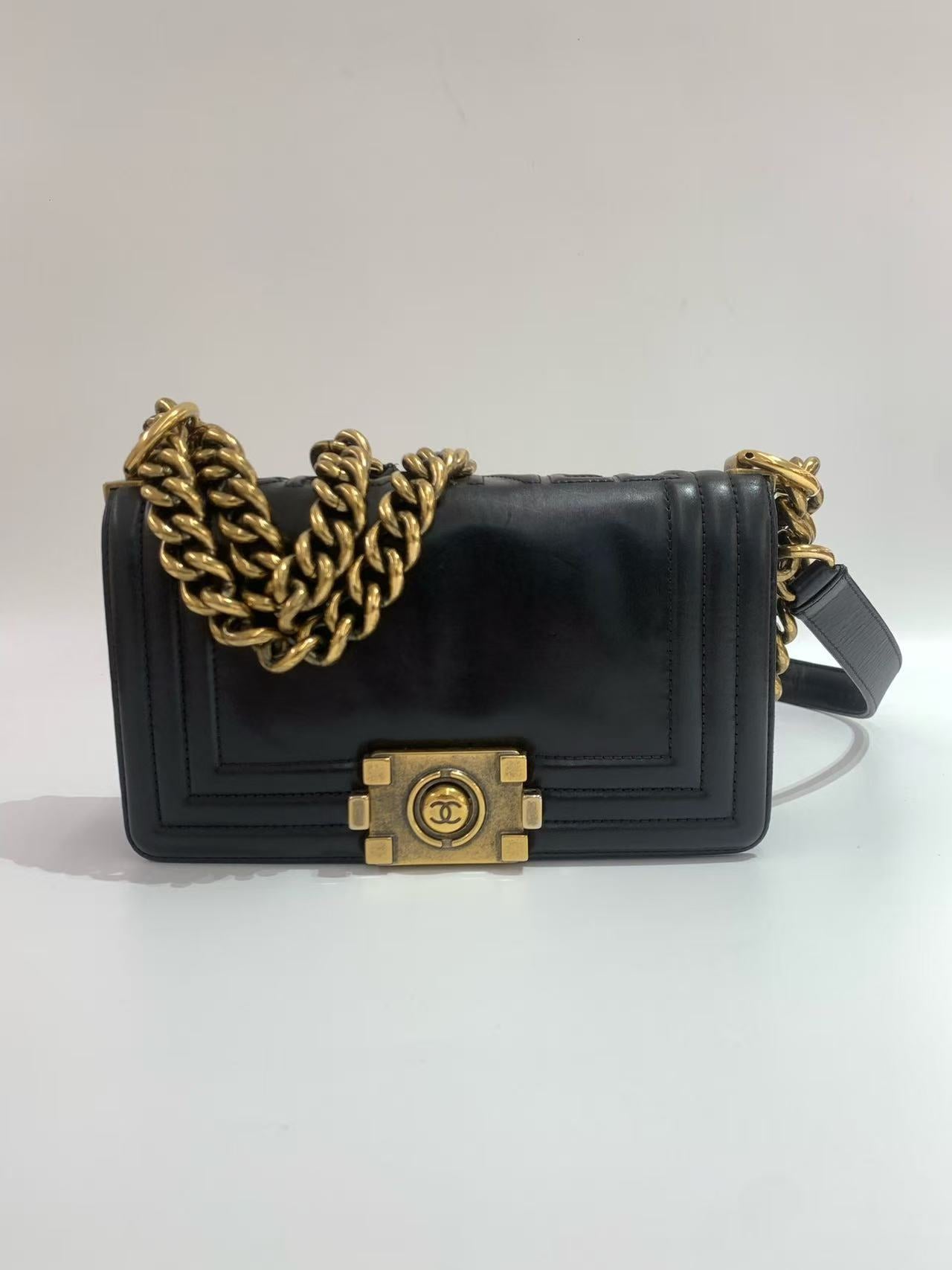 Chanel - Boy Bag - Cowhide leather - Black with Aged Gold-Tone Hardware - (small)