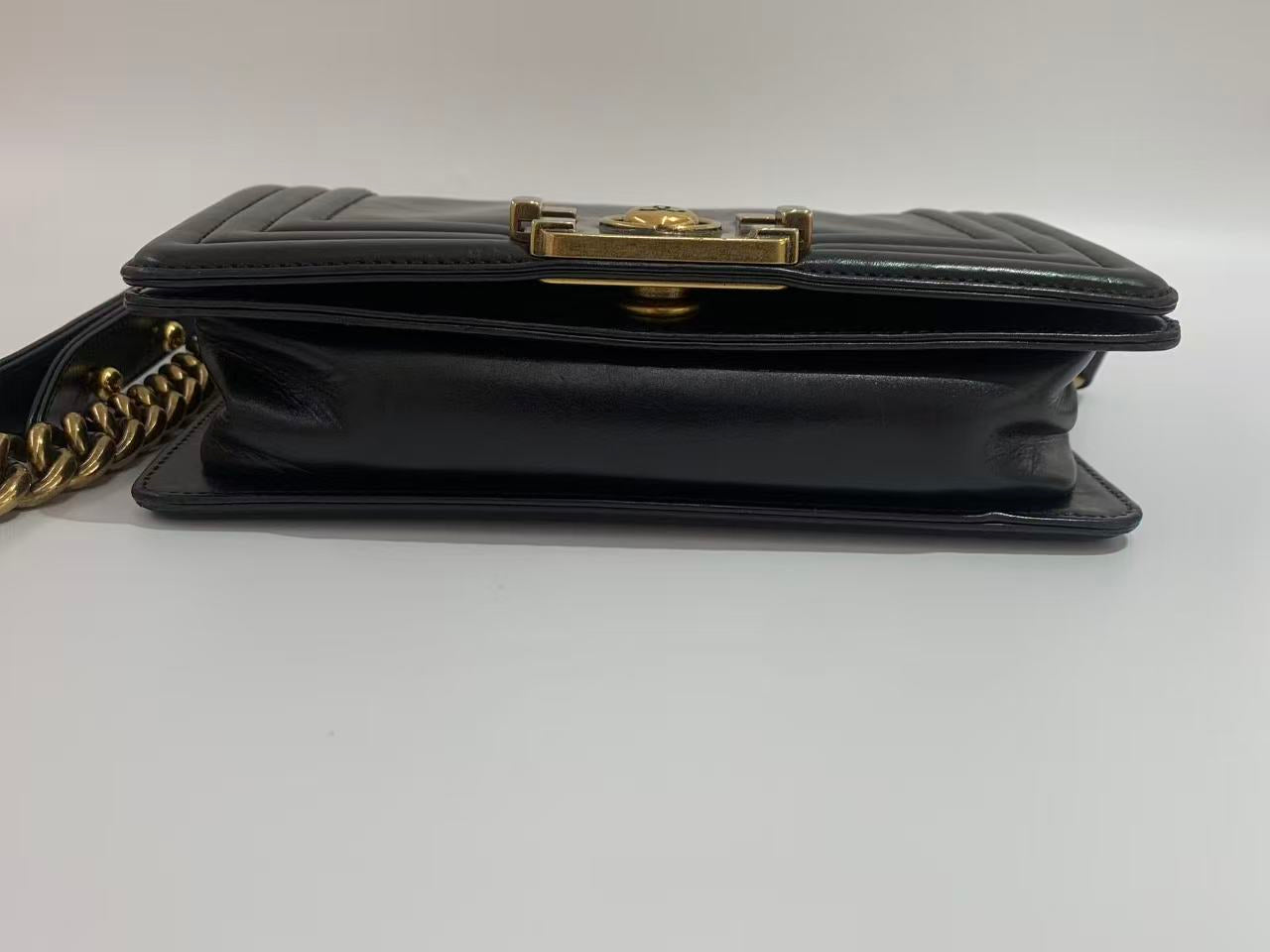 Chanel - Boy Bag - Cowhide leather - Black with Aged Gold-Tone Hardware - (small)
