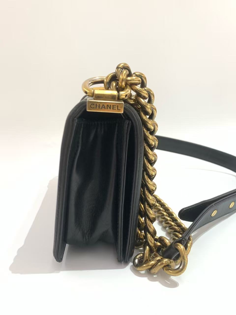 Chanel - Boy Bag - Cowhide leather - Black with Aged Gold-Tone Hardware - (small)