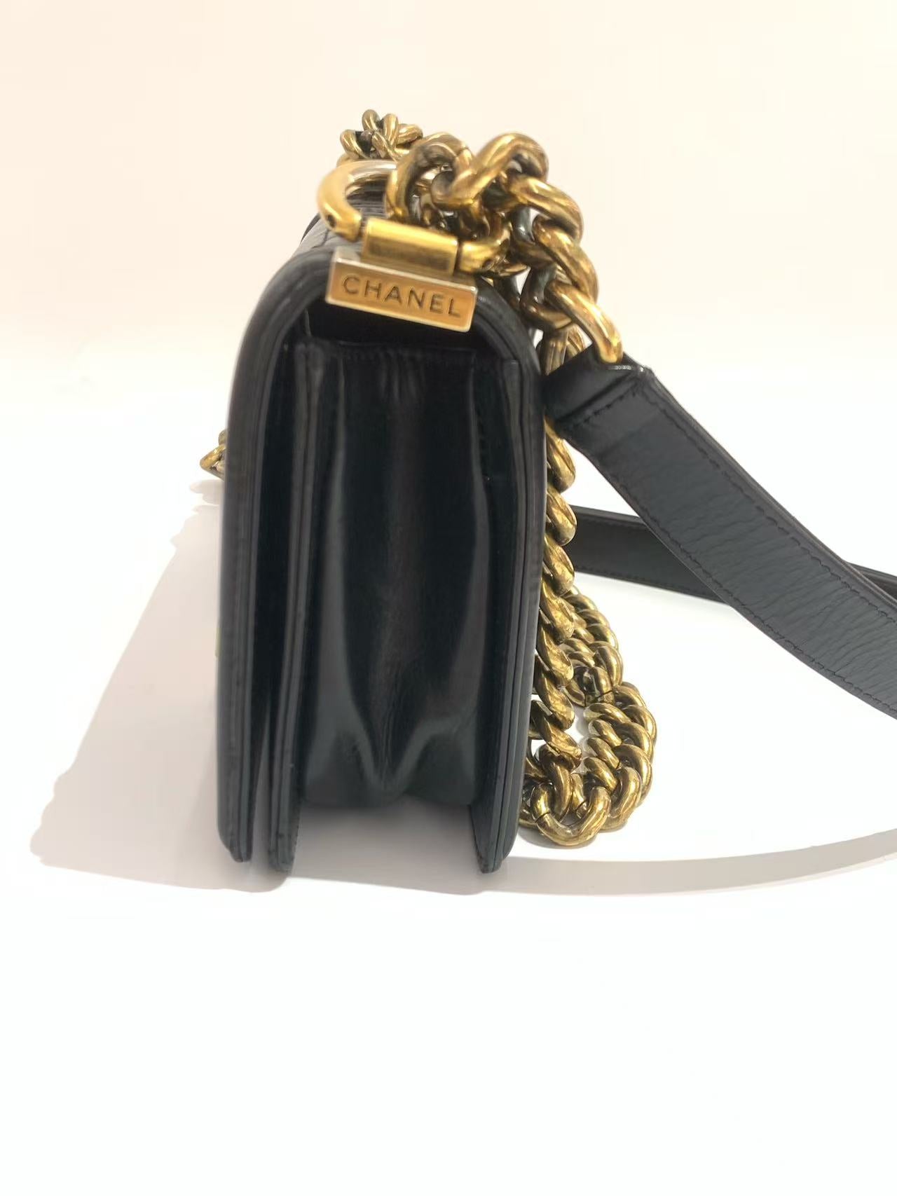 Chanel - Boy Bag - Cowhide leather - Black with Aged Gold-Tone Hardware - (small)