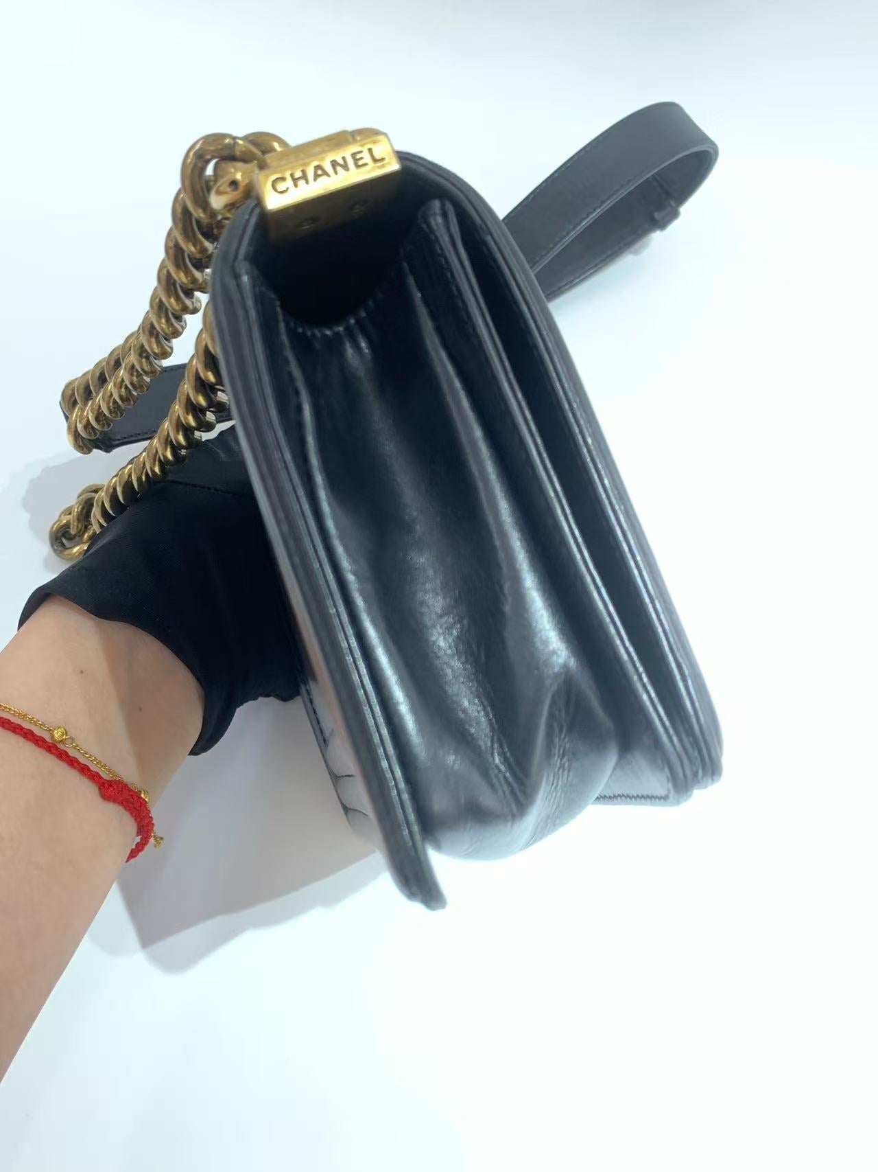 Chanel - Boy Bag - Cowhide leather - Black with Aged Gold-Tone Hardware - (small)