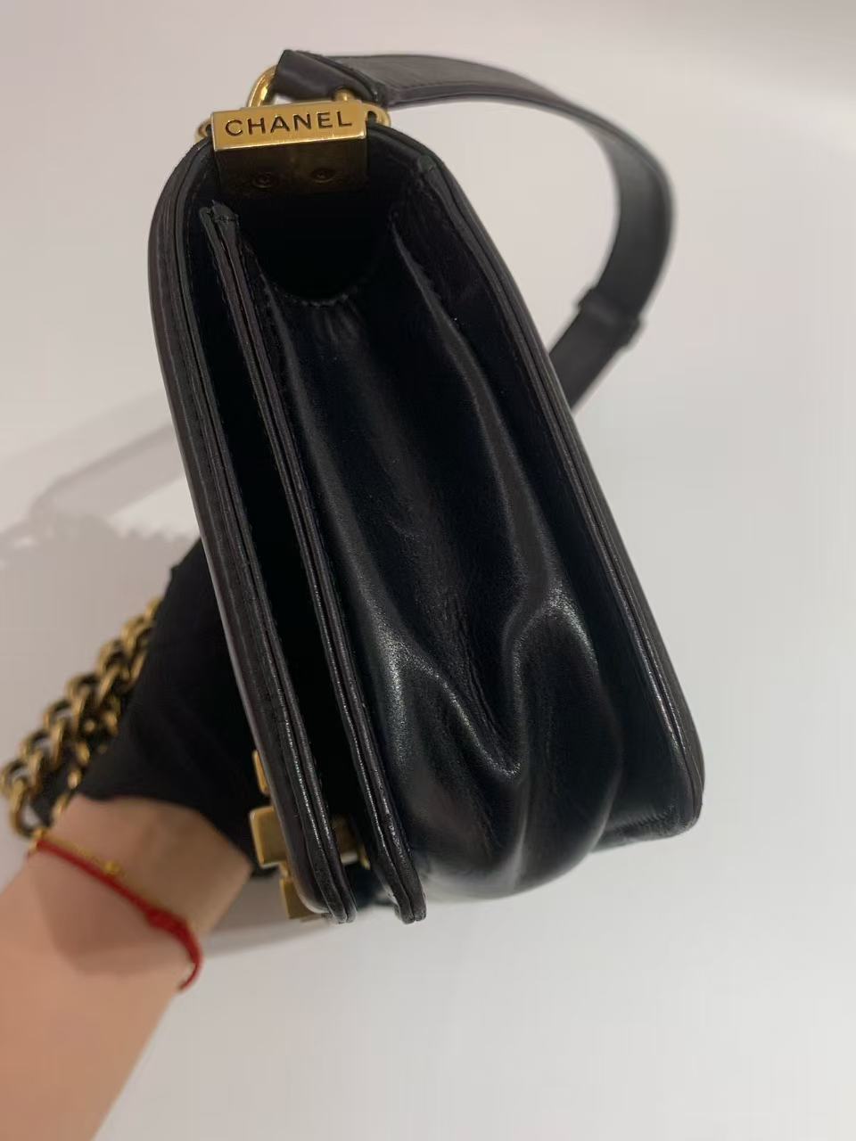 Chanel - Boy Bag - Cowhide leather - Black with Aged Gold-Tone Hardware - (small)