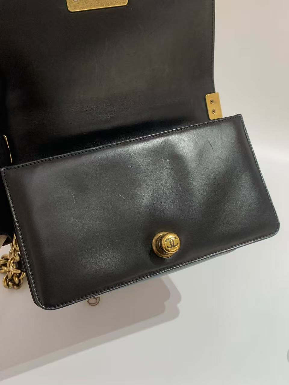 Chanel - Boy Bag - Cowhide leather - Black with Aged Gold-Tone Hardware - (small)