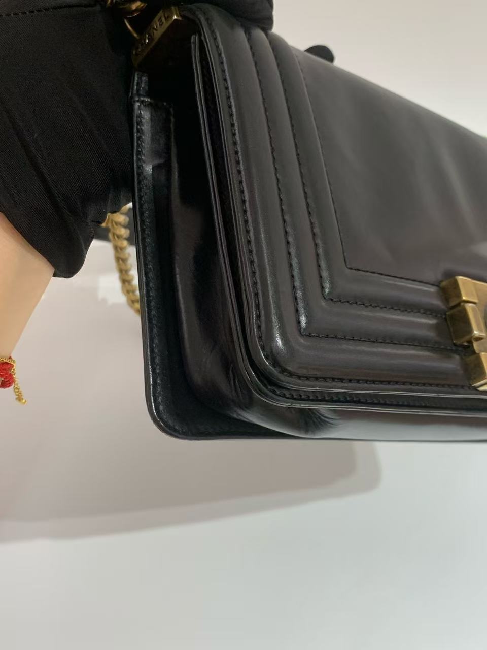 Chanel - Boy Bag - Cowhide leather - Black with Aged Gold-Tone Hardware - (small)