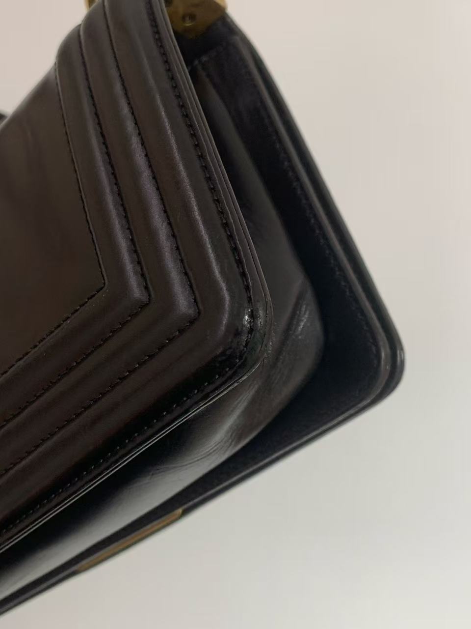 Chanel - Boy Bag - Cowhide leather - Black with Aged Gold-Tone Hardware - (small)
