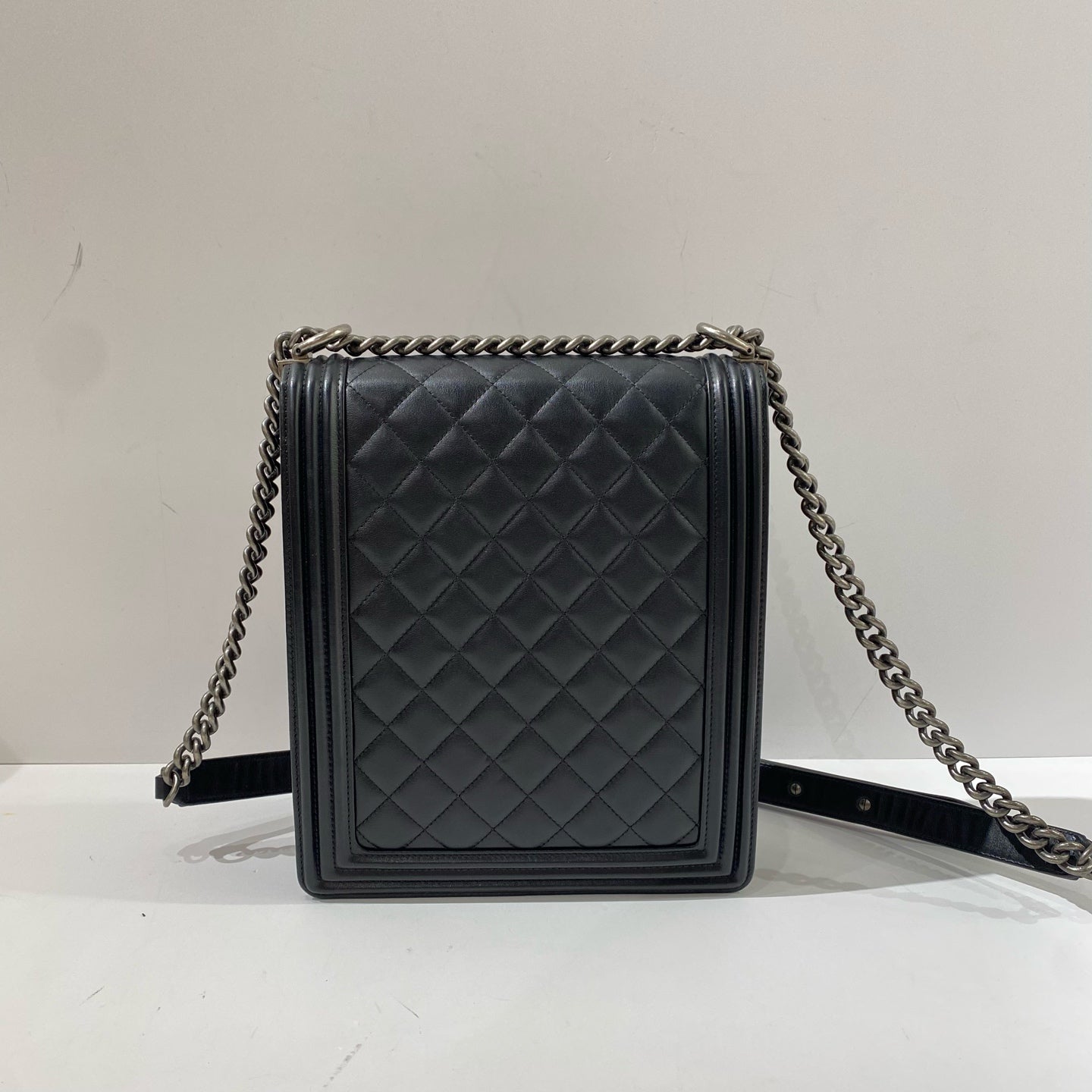 Chanel - Boy Bag - Lambskin leather - Black - (Medium)