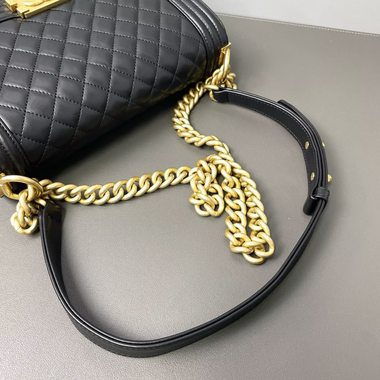 Chanel - Boy Bag - Lambskin leather - Black with Gold-Tone Hardware - (medium)