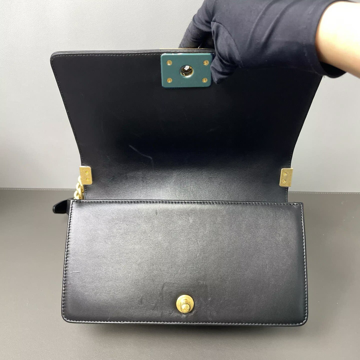 Chanel - Boy Bag - Lambskin leather - Black with Gold-Tone Hardware - (medium)
