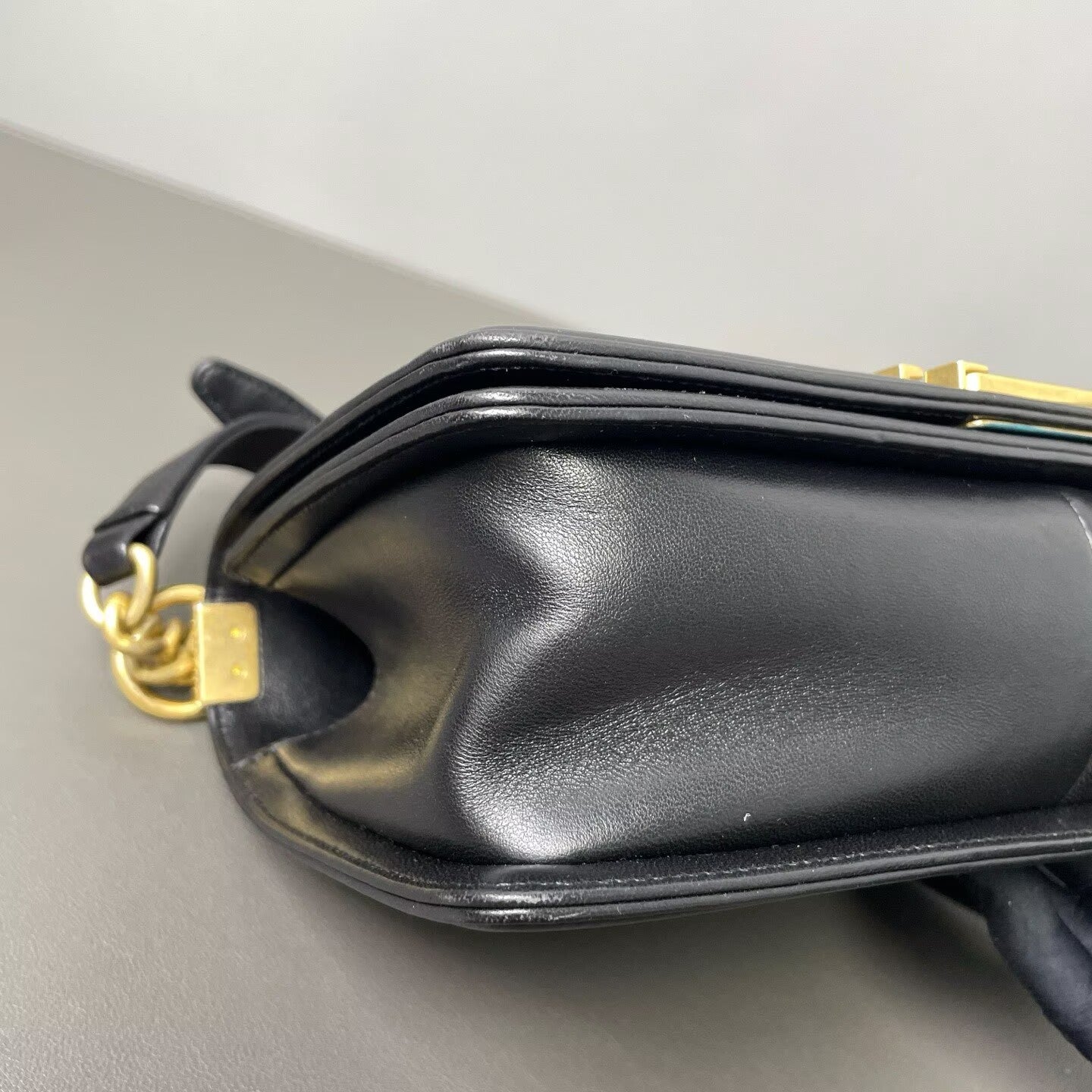Chanel - Boy Bag - Lambskin leather - Black with Gold-Tone Hardware - (medium)