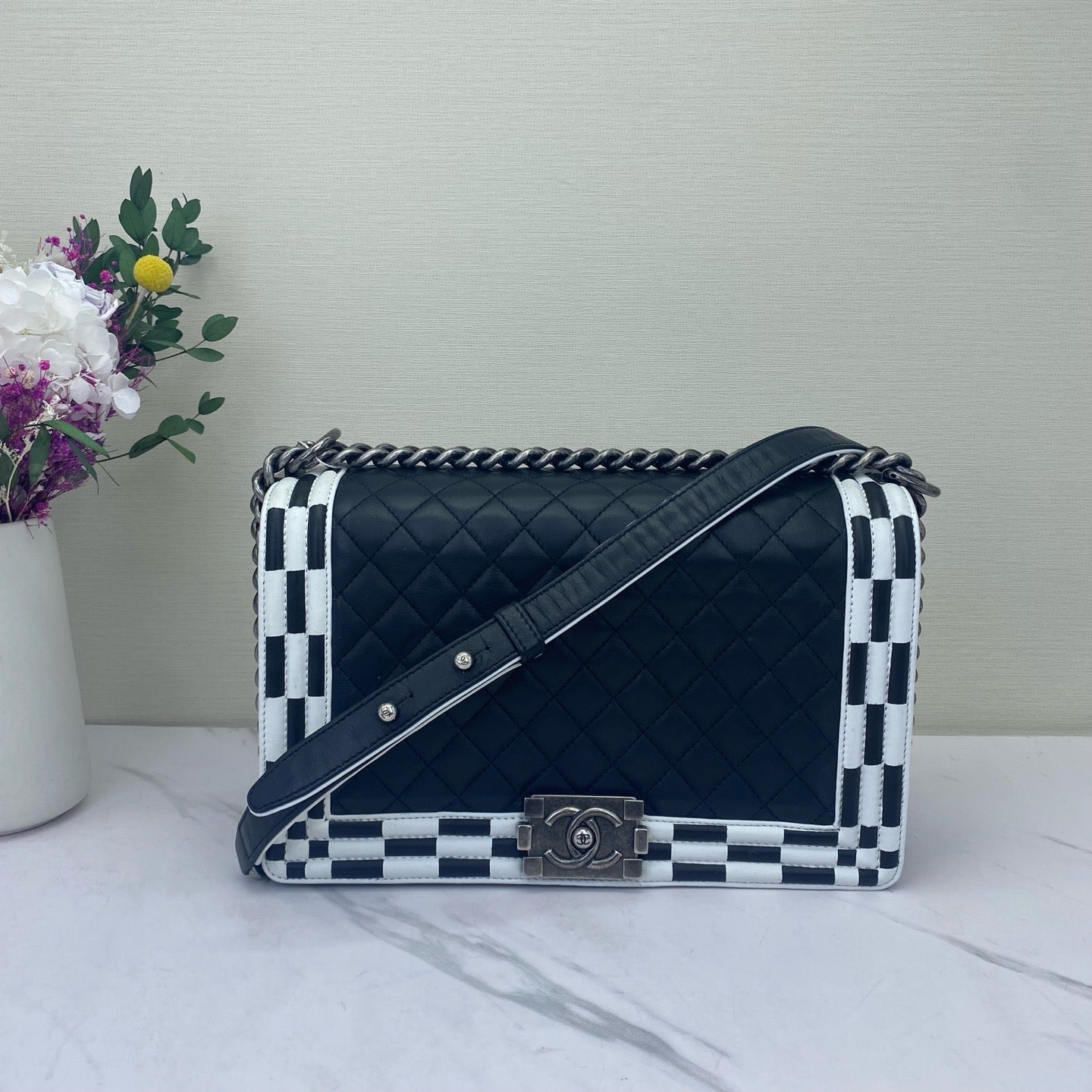 Chanel - Boy Bag - Leather - Black and White - (large)