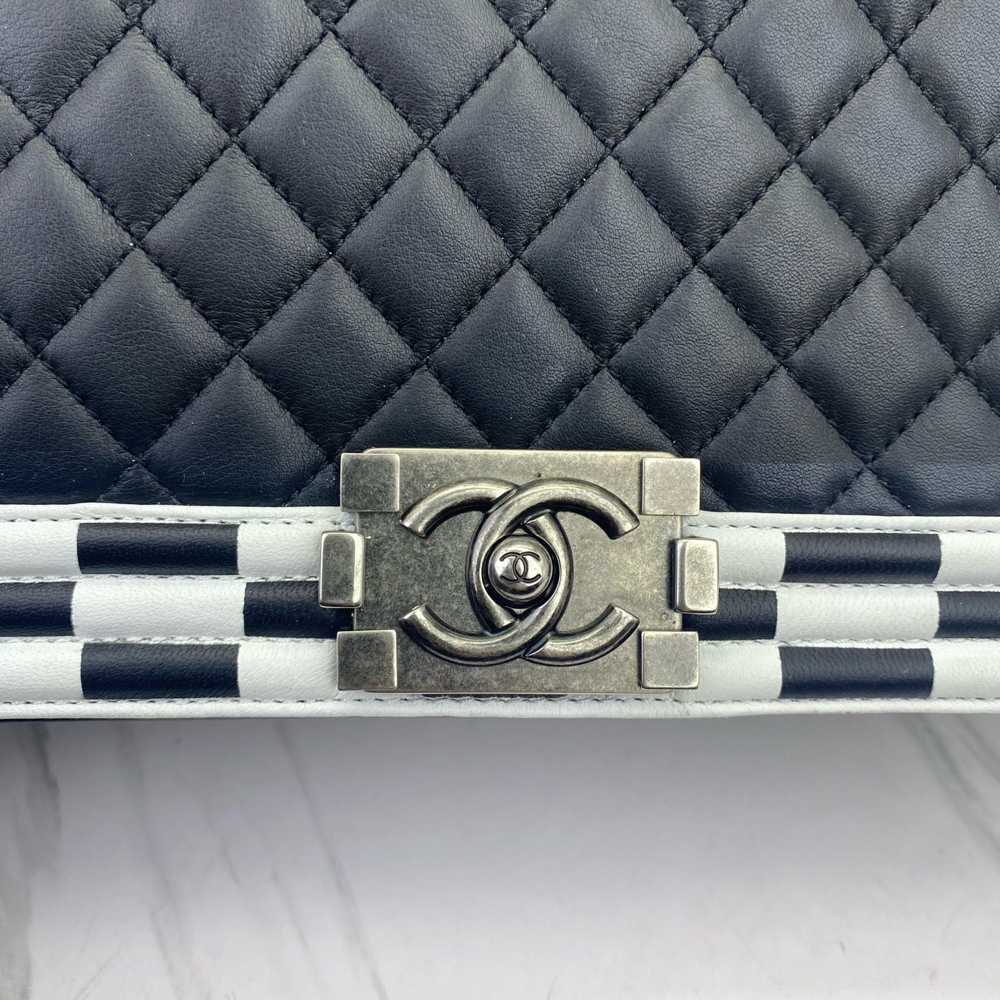Chanel - Boy Bag - Leather - Black and White - (large)