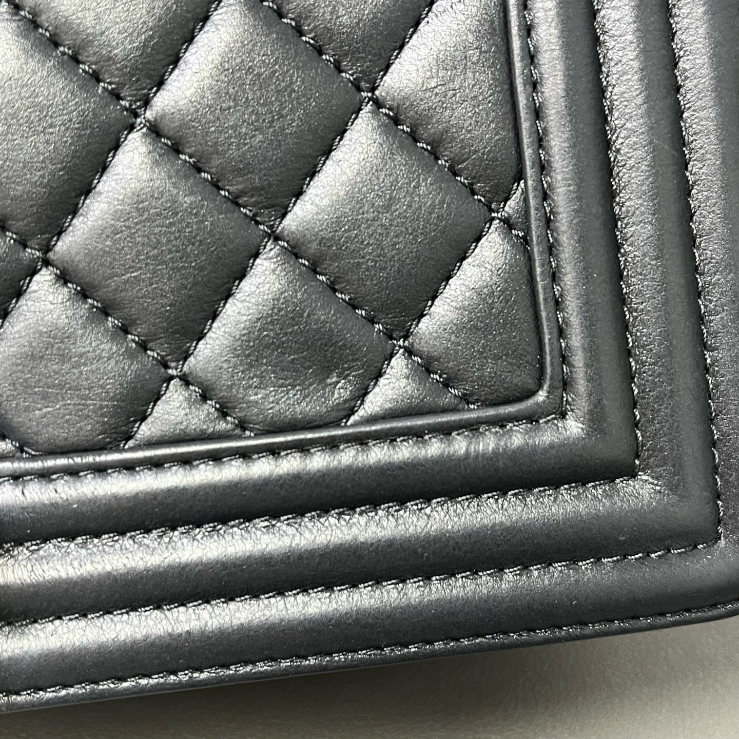 Chanel - Boy Bag - Leather - Black - (medium)