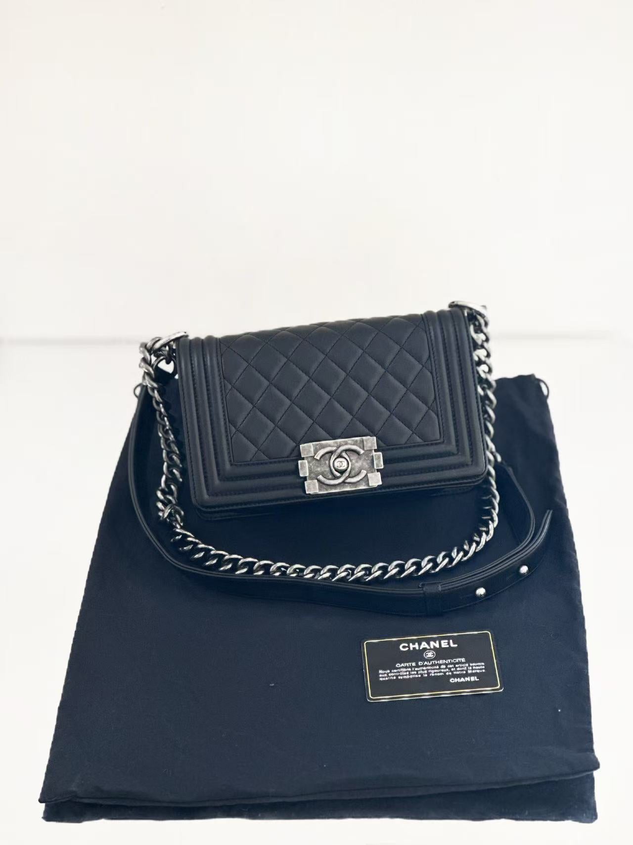 Chanel - Boy Bag Small - Vintage lambskin leather - Black with Aged Silver-Tone Hardware - (Small)