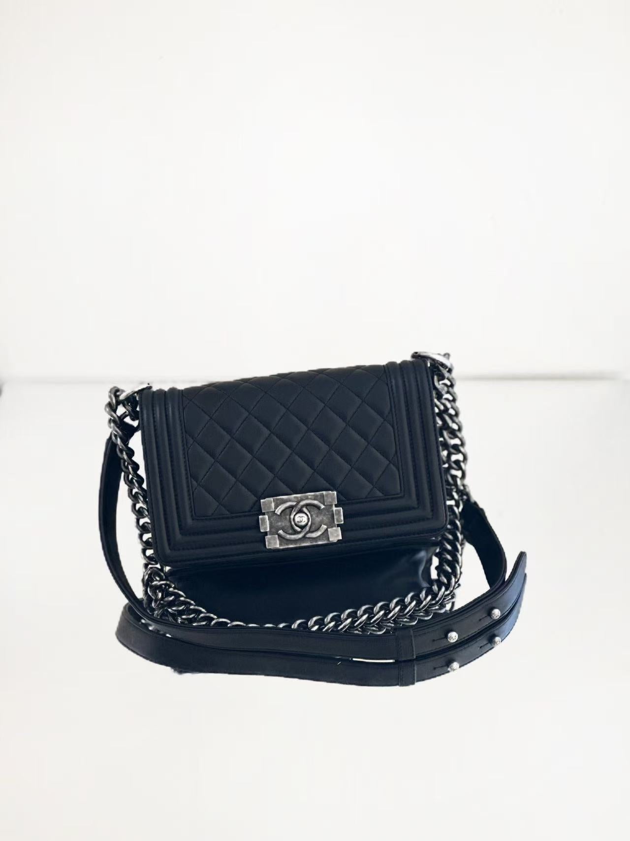 Chanel - Boy Bag Small - Vintage lambskin leather - Black with Aged Silver-Tone Hardware - (Small)