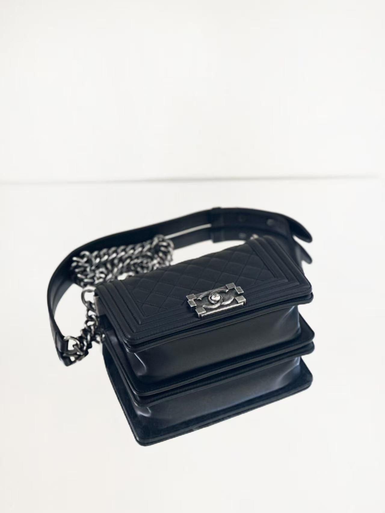 Chanel - Boy Bag Small - Vintage lambskin leather - Black with Aged Silver-Tone Hardware - (Small)