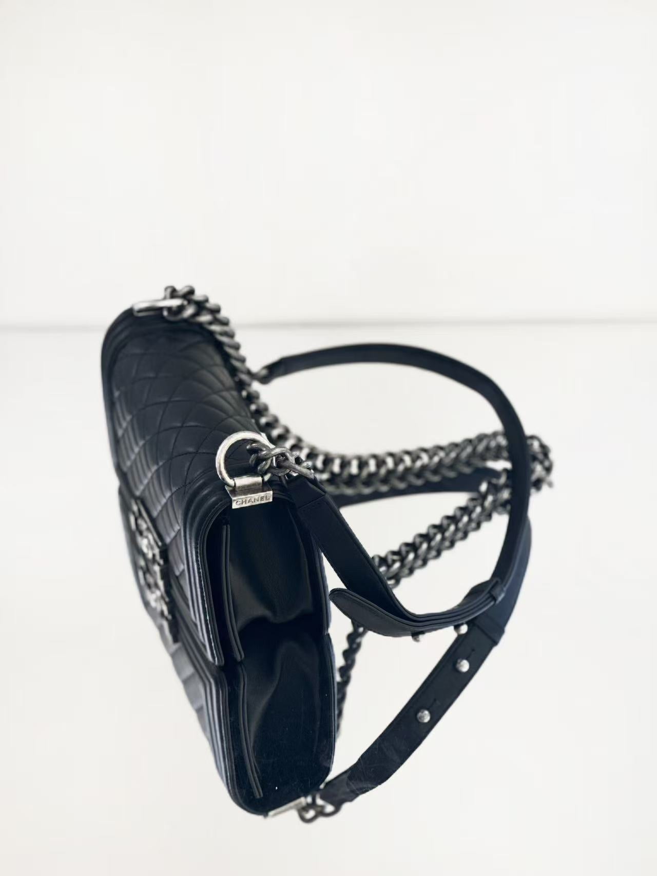 Chanel - Boy Bag Small - Vintage lambskin leather - Black with Aged Silver-Tone Hardware - (Small)