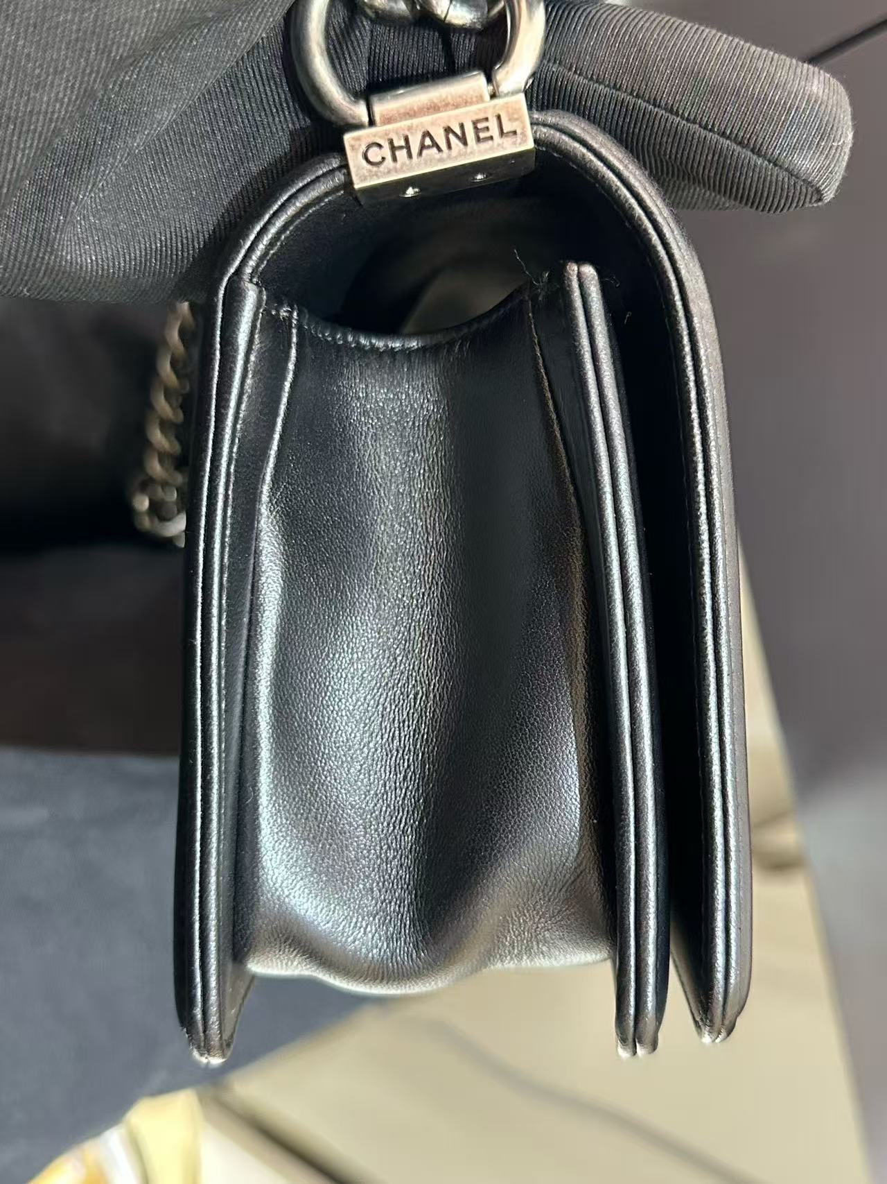 Chanel - Boy Bag Small - Vintage lambskin leather - Black with Aged Silver-Tone Hardware - (Small)