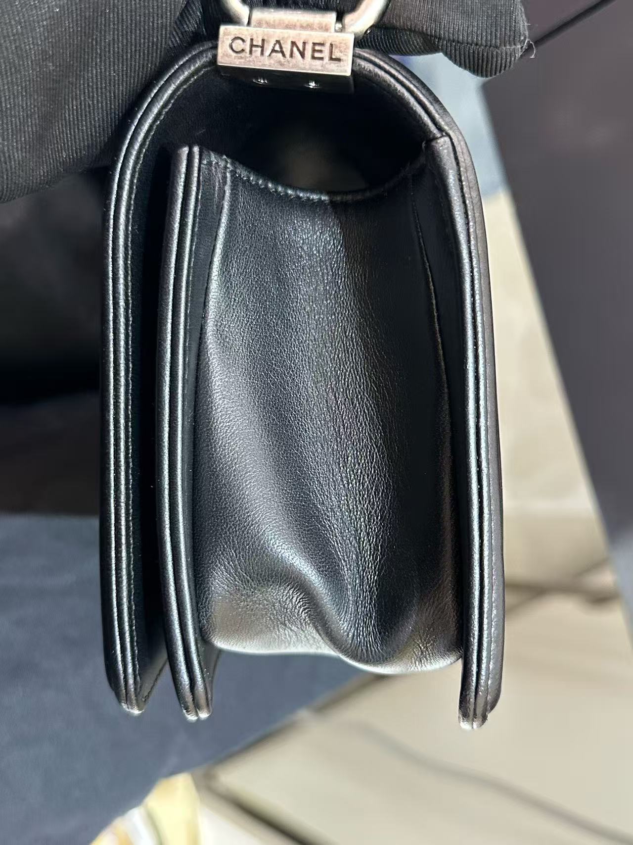 Chanel - Boy Bag Small - Vintage lambskin leather - Black with Aged Silver-Tone Hardware - (Small)