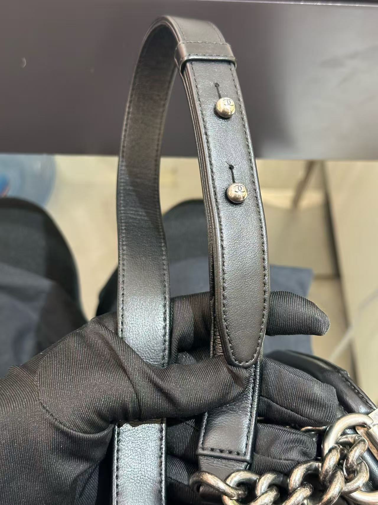 Chanel - Boy Bag Small - Vintage lambskin leather - Black with Aged Silver-Tone Hardware - (Small)