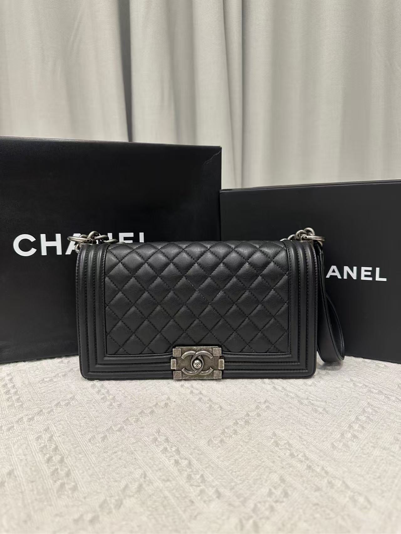 Chanel - Boy Chanel Flap Bag - Calfskin leather - Black - (Medium)