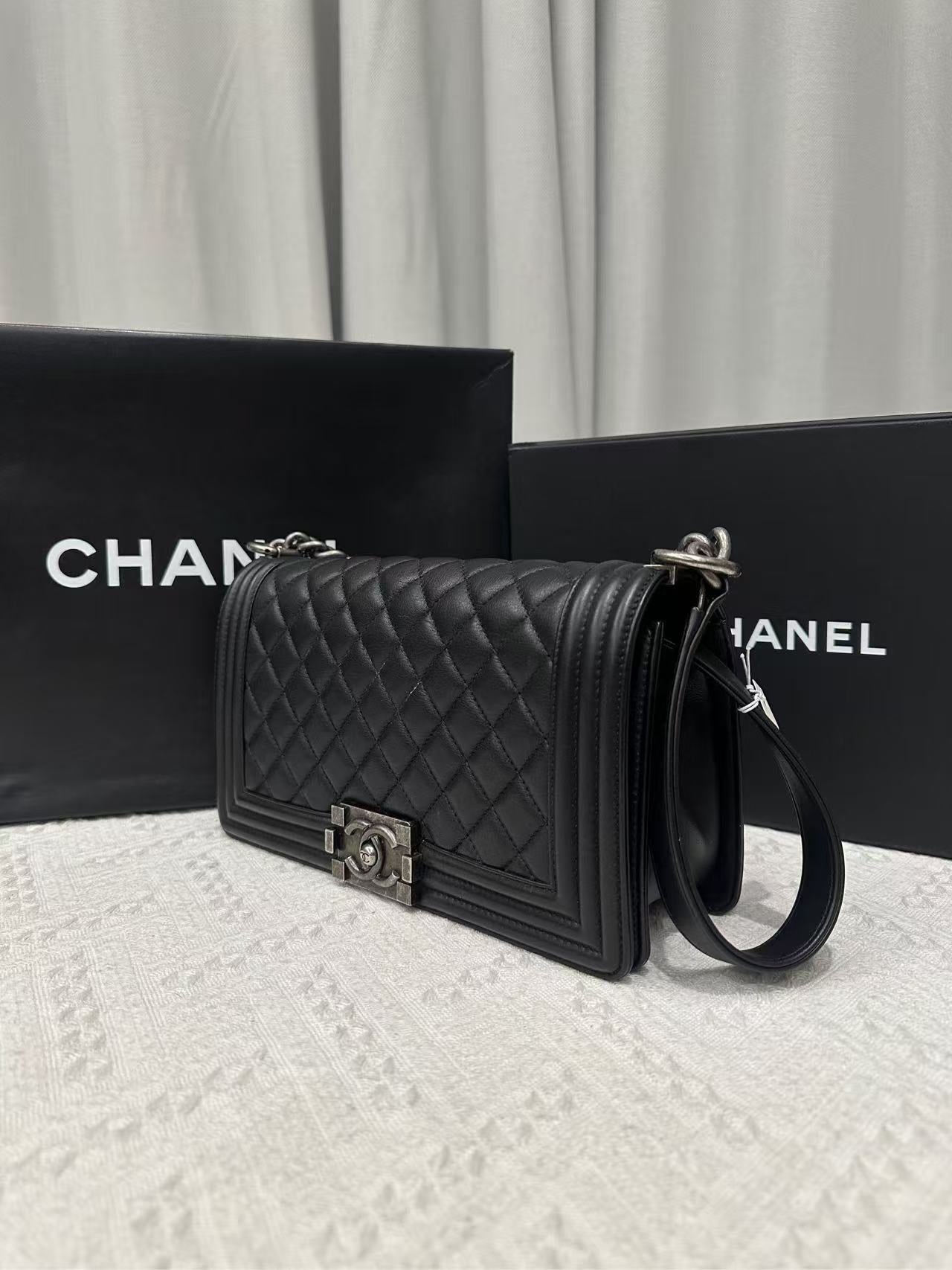 Chanel - Boy Chanel Flap Bag - Calfskin leather - Black - (Medium)