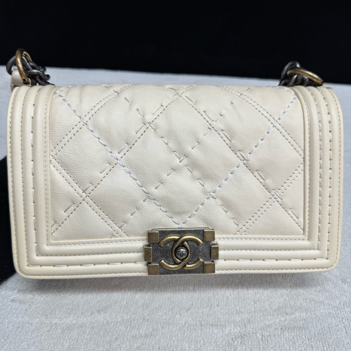 Chanel - Boy Chanel Medium - Leather - Beige - (medium)