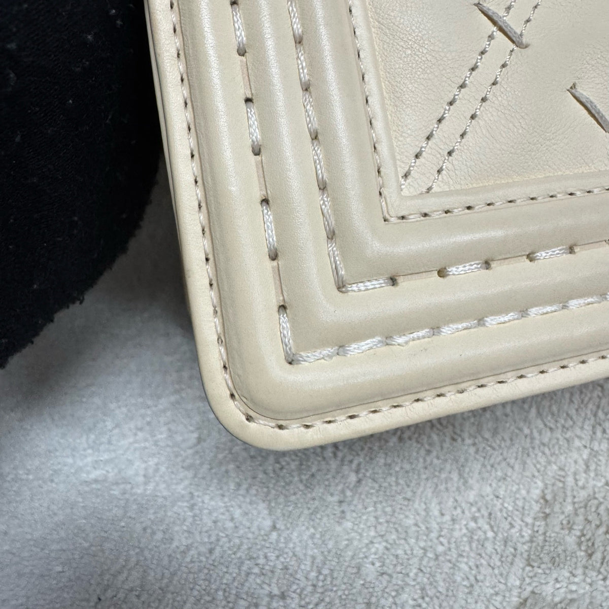 Chanel - Boy Chanel Medium - Leather - Beige - (medium)
