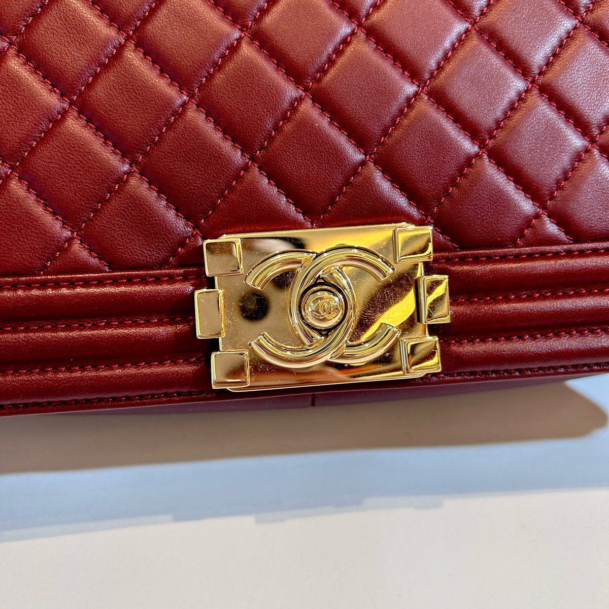 Chanel - Boy Chanel Medium - Leather - Burgundy - (medium)