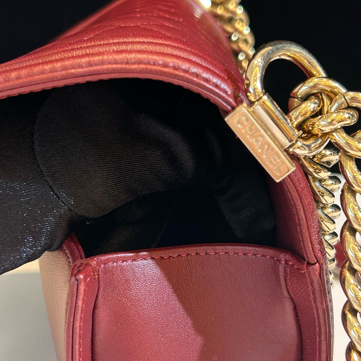 Chanel - Boy Chanel Medium - Leather - Burgundy - (medium)