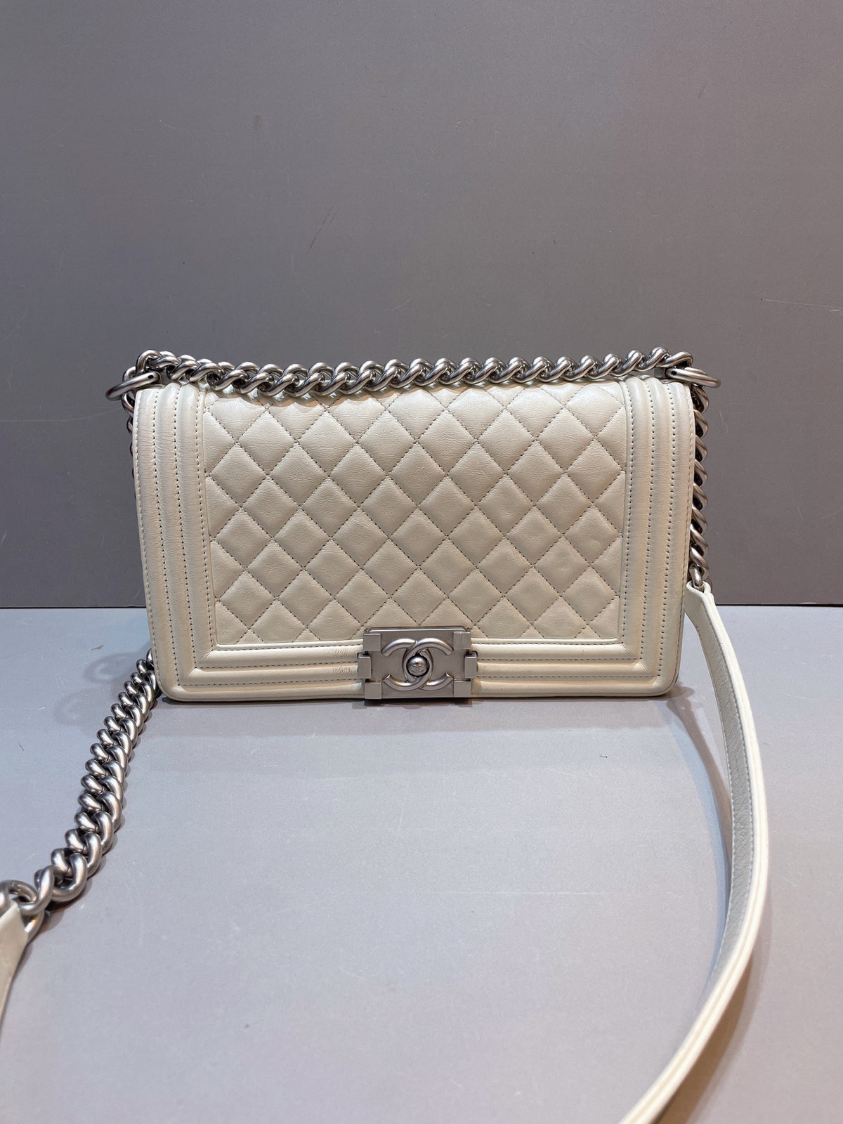 Chanel - Boy Chanel Medium - Leather - White - (Medium)