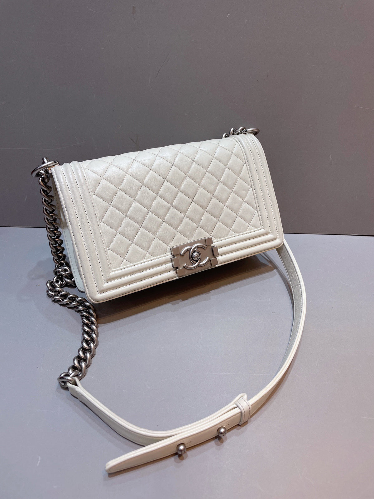 Chanel - Boy Chanel Medium - Leather - White - (Medium)